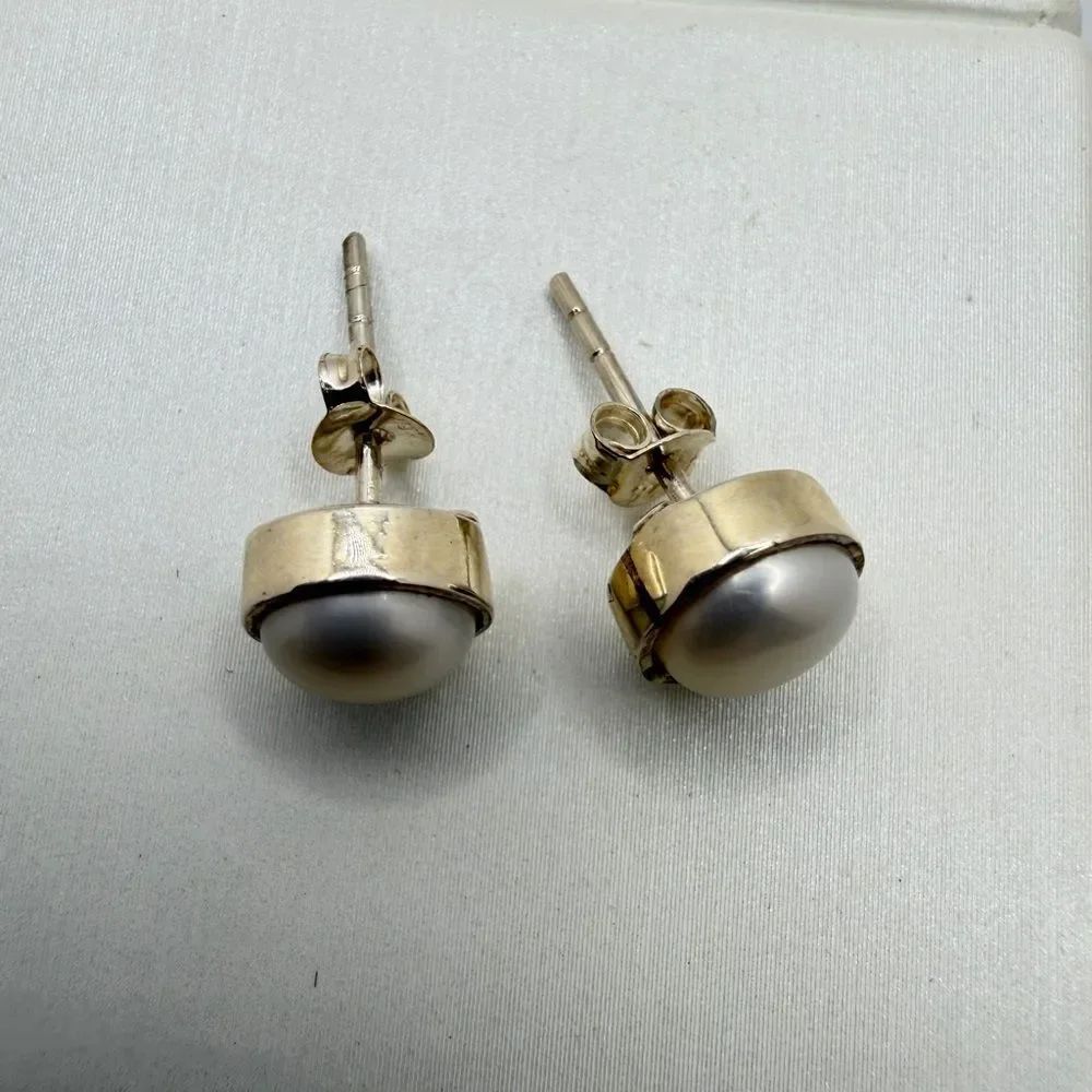 Sterling Silver, 7mm‎ genuine pearl stud earrings!